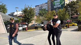 Sokak ortasında zorbalık kamerada: Tespih satma bahanesiyle öğrenciyi haraca bağladı