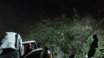 Araklı'da korku dolu anlar: Bariyerleri aşan cip dereye uçtu