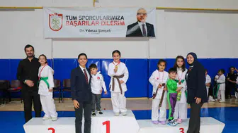 Sivas'ta karate rüzgarı: 200 sporcu madalya için ter döktü
