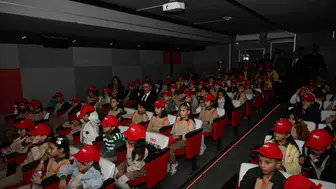 Beyaz perde Anadolu'nun çocuklarıyla buluşuyor: 52 bin öğrenci sinema büyüsünü keşfetti