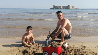 Takvimler ekimi gösterse de Mersin'de yaz bitmiyor: Tatilciler rotayı Kızkalesi'ne çevirdi