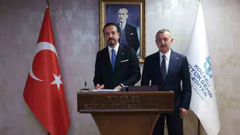 Kürşad Zorlu'dan Tahir Büyükakın'a dikkat çeken övgü: Sadece hizmet değil, kavram da üretiyor