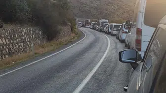 Adıyaman-Çelikhan yolunda patlama mesaisi: Sürücüler saatlerce bekliyor