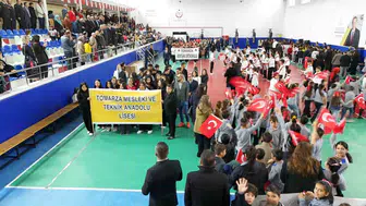 Tomarza'da Cumhuriyet coşkusu kapalı spor salonuna sığmadı