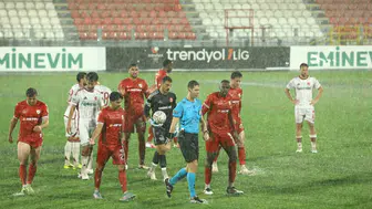 Futbol Sahasında Beklenmedik Duraklama: Yağış Maçı Durdurdu
