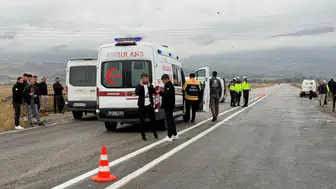 Yüksekova'da okul yolu kabusa döndü: Servis kazasında 12 öğrenci yaralandı