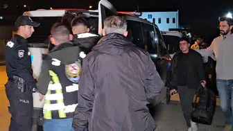 Çalıntı ihbarı polis ekiplerini kaçak göçmen operasyonuna götürdü