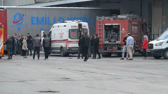 Esenyurt'taki market deposunda korkunç kaza: İki dev aracın arasında can verdi