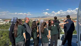 Bolvadinli gençler evrenin gizemli kapılarını araladı
