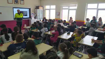 Minik öğrencilere trafik dersi: Güvenli yarınlar için ilk adım atıldı