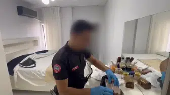 Toroslar'daki uyuşturucu baskınında ele geçirilen nakit para şoke etti