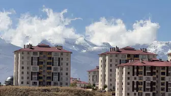 Yüksekova'da mevsimin ilk sürprizi: Zirveler kışa teslim oldu