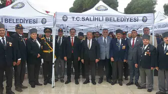 Salihli'de yağmura rağmen Cumhuriyet'e sadakat: Kutlamalar başladı