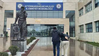 Afyonkarahisar'da titiz takip: Firari hükümlü saklandığı gizli bölmede kıskıvrak yakalandı
