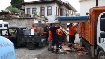 Tarihi Balbey'de temizlik operasyonu: Metruk binalardan 15 kamyon atık çıktı