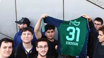 Kadıköy'de Ederson izdihamı: Yıldız eldiven taraftarla kucaklaştı