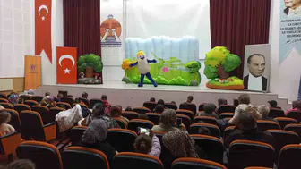 Havza'da miniklerin tiyatro heyecanı: Kaptan Pengu sahnede