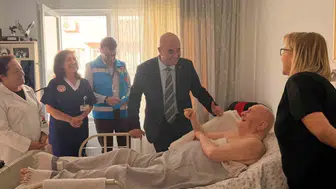 Çanakkale'de evlere konuk olan sağlık ekiplerine anlamlı ziyaret