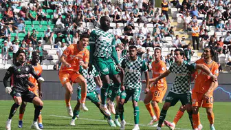 Konya'da kilitler açılmadı: Konyaspor ile Başakşehir puanları bölüşmeye niyetli
