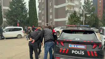 Adıyaman'da site sakinlerini sokağa döken gerginlik: 5 kişi emniyete götürüldü