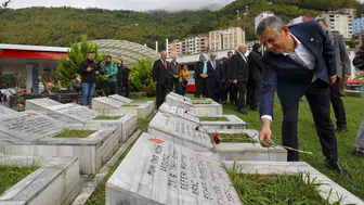 Özgür Özel'den Artvin'de Sert Çıkış: Asrın Felaketi Kadar Büyük Bir Soygunla Karşı Karşıyayız