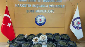 Narkotik ekiplerinden zehir tacirlerine profesyonel darbe: Otomobilde gizli bölme şoku