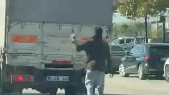 Bursa trafiğinde yürekleri ağza getiren anlar: Ölümle dans etti