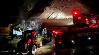 Edirne'de gece yarısı dehşeti: Kum ocağında park halindeki araçlar küle döndü
