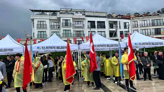 Fethiye'de Cumhuriyet coşkusu yağmura rağmen meydanlara taştı
