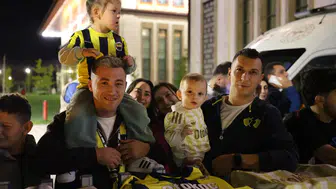 Fenerbahçe Rize'de: Sarı-lacivertli kafileyi coşkulu bir kalabalık karşıladı