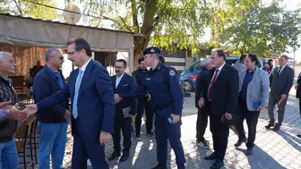 Salihli'de saha mesaisi: Kaymakam Güldoğan halkın kapısını çaldı