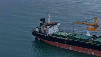 Karadeniz'de savaşın gölgesi Trabzon açıklarına vurdu: Dron saldırısına uğrayan gemi limana demirledi