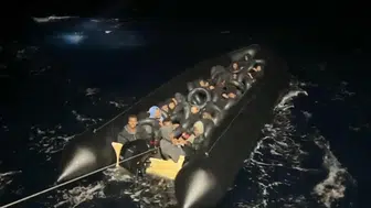 Ege'nin karanlığında İHA operasyonu: 34 göçmen kıyıya çıkarıldı