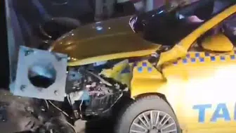 Esenyurt'ta gece yarısı dehşeti: Direksiyon hakimiyetini kaybeden taksici hayatını kaybetti