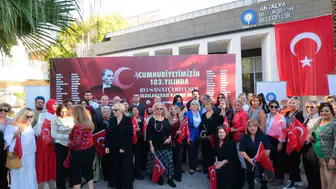 Antalya'da Cumhuriyet coşkusu sanatın 103 farklı yüzüyle buluştu