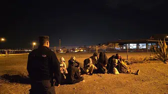 Seferihisar kıyılarında gece yarısı operasyonu: 15 kişilik grup yakalandı