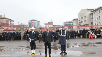 Muş sokaklarında 103. yıl coşkusu: Yağmura rağmen Cumhuriyet yürüyüşü