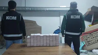 Pendik'teki evin bodrumu servet deposuna dönmüş: Çuvallardan milyonlar çıktı