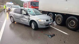 Erzurum'da dört aracın karıştığı zincirleme kaza ucuz atlatıldı