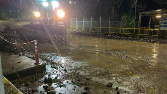 Çayeli'nde kabus dolu saatler: Irmak taştı, yollar sular altında kaldı