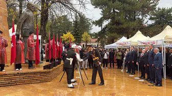 Sivas'ta Cumhuriyet coşkusuna yağmur molası: Protokol zor anlar yaşadı