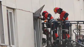 Maltepe'de zamana karşı yarış: 7 katlı binanın alt katları çöktü