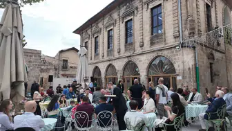 Şanlıurfa'da tarihi buluşma: Gazellerin yanık sesi opera ezgileriyle harmanlandı
