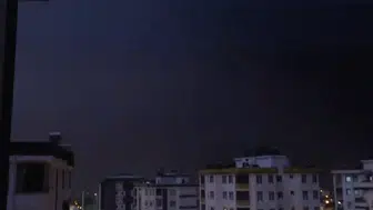 Kozan'da korku dolu anlar: Yıldırımın düştüğü o saniyeler kameraya yansıdı