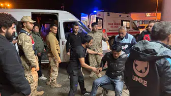 Jandarmadan kaçarken dereye uçtular: Kapasitesinin çok üzerinde yolcu taşıyan minibüs faciası
