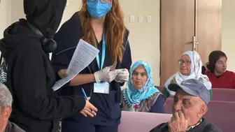 Yaşlılar için sağlık seferberliği: Uzmanlar huzurevine çıkarma yaptı