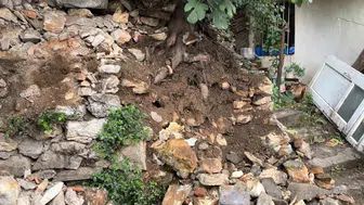 Bursa'da sağanak felaketi: Evin önü bir anda çöktü