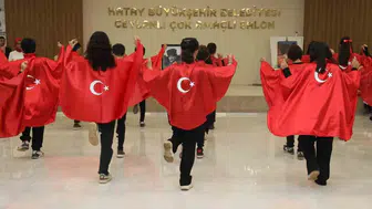 Kırıkhan'da Cumhuriyet coşkusu yeni sosyal merkezde taçlandı