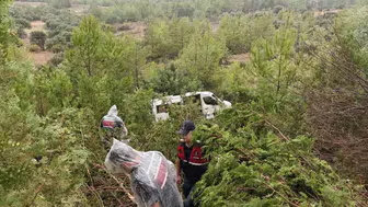 Silifke yolunda dehşet anları: Yağışlı havada kontrolden çıkan minibüs şarampole uçtu
