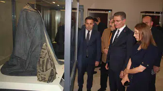 Anadolu'nun Manevi Mirası Erzurum'da Buluştu: Mevlana'nın Hırkası İlk Kez Şehirde